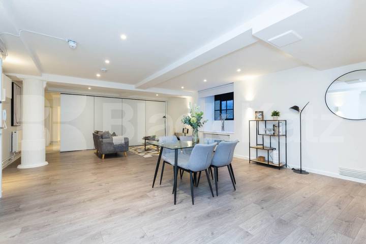 spacious 1 bedroom warehouse conversion with bi folding partition wall Tyssen Street - Springfield House, Dalston